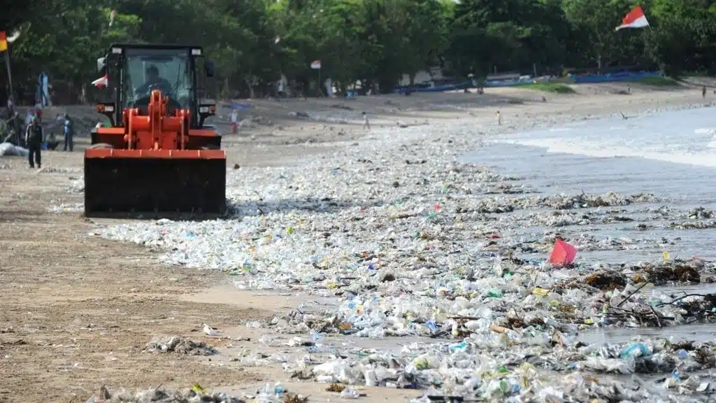 , Infos France: Les SeaCleaners s’attaquent au fléau de la pollution plastique dans les eaux indonésiennes