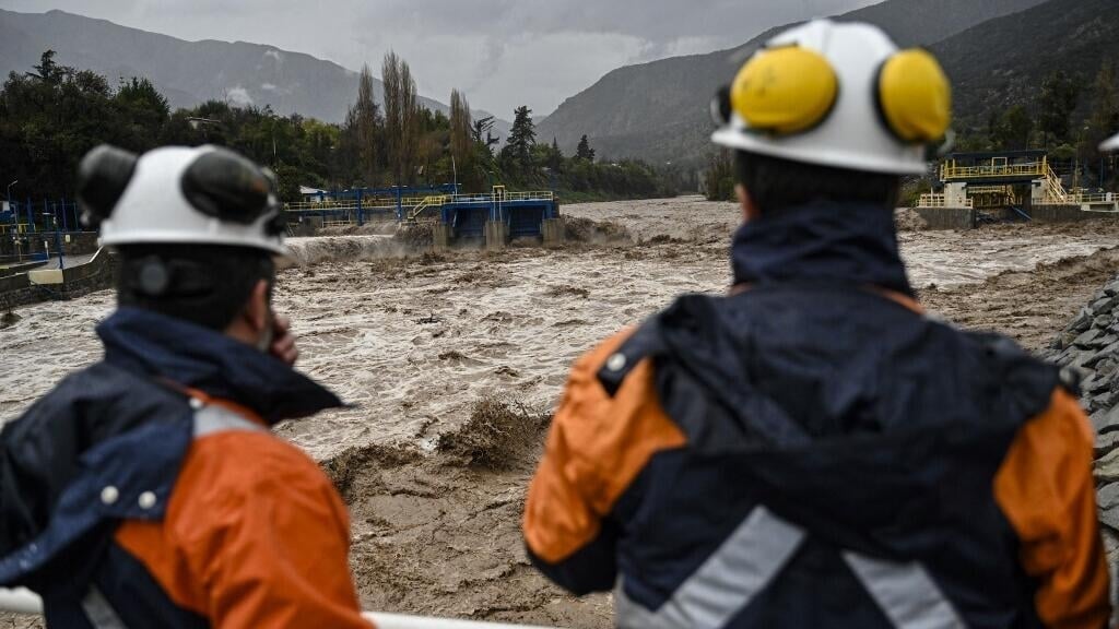, Actu française: les inondations entraînent des coupures d’eau dans la région de Santiago