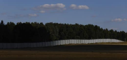 , Actualités française: À la frontière avec la Biélorussie, des Polonais au pied du mur