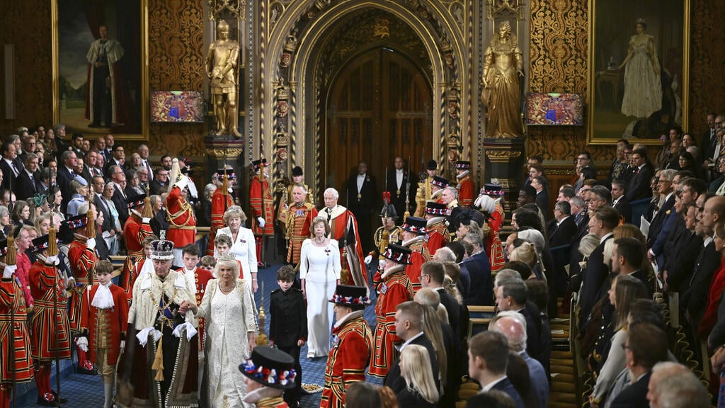 , Informations française: le roi Charles III prononce son premier discours du trône