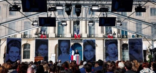 , Informations françaises: place Vendôme, une cérémonie pour célébrer le texte constitutionnel
